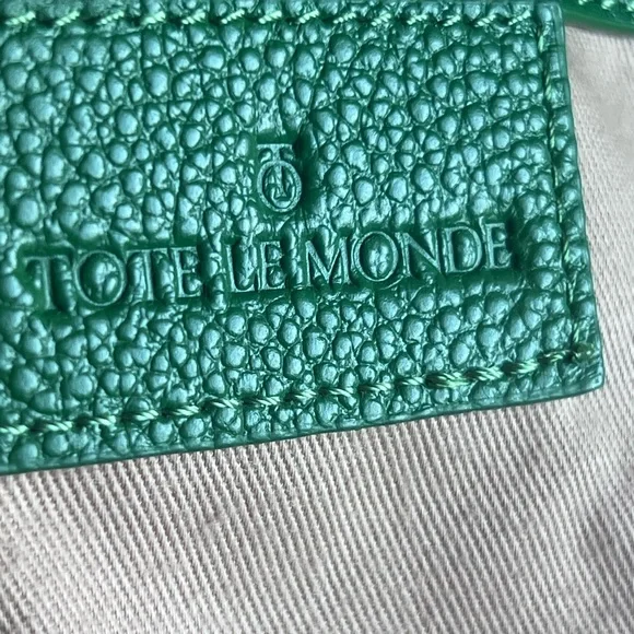 Tote Le Monde Florence Green Pebble
Leather Shoulder Bag ($595 Retail) - Picture 11 of 15